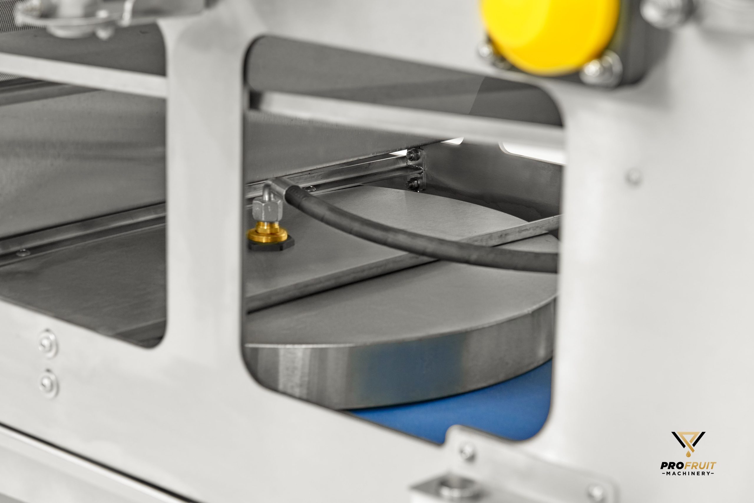 Belt presses has automatic cleaning during juice pressing | ProFruit Machinery