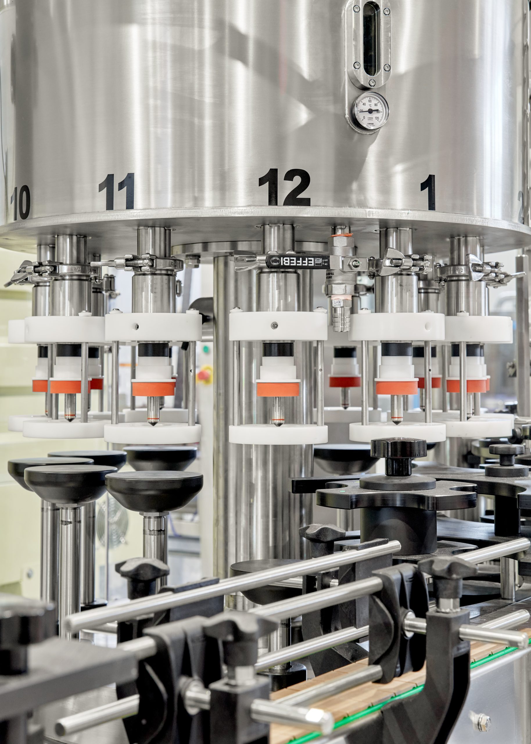 Filling machine side