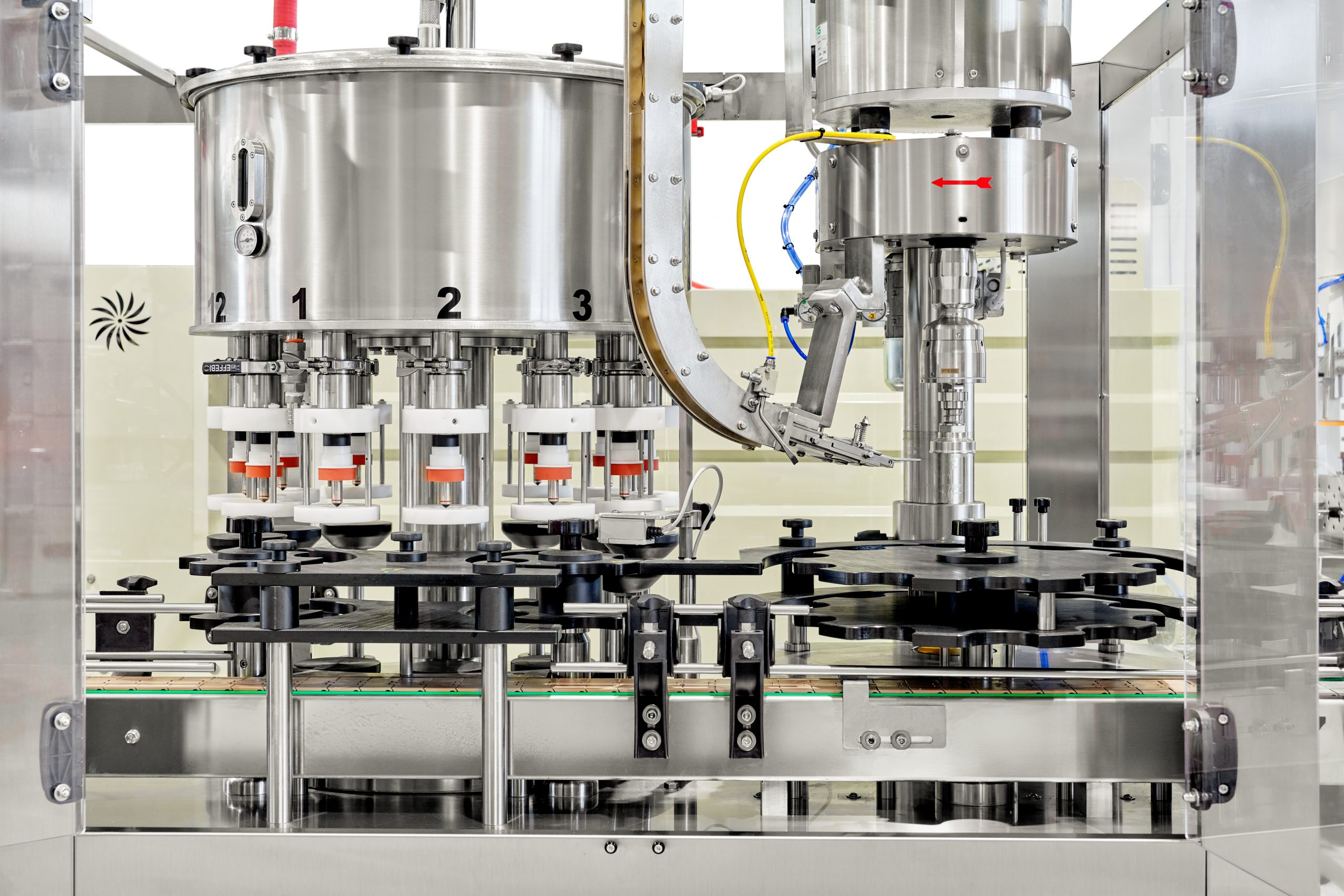 Filling and capping machine